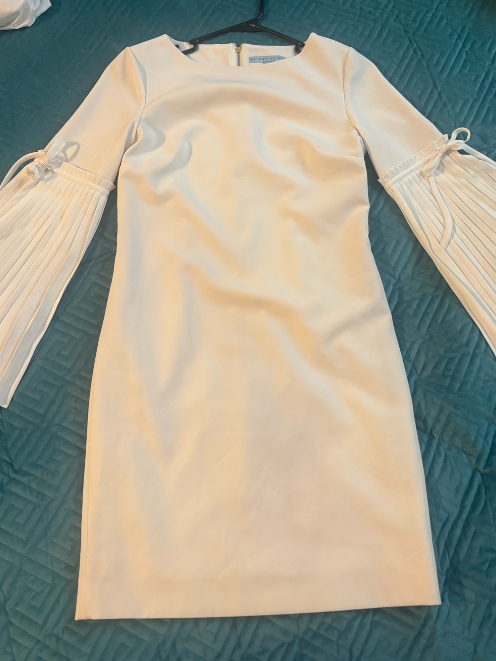 ANTONIO MELANI White Pleated Bell-Sleeve Shift Dress